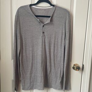 Banana Republic Heather Gray Long Sleeve Henley